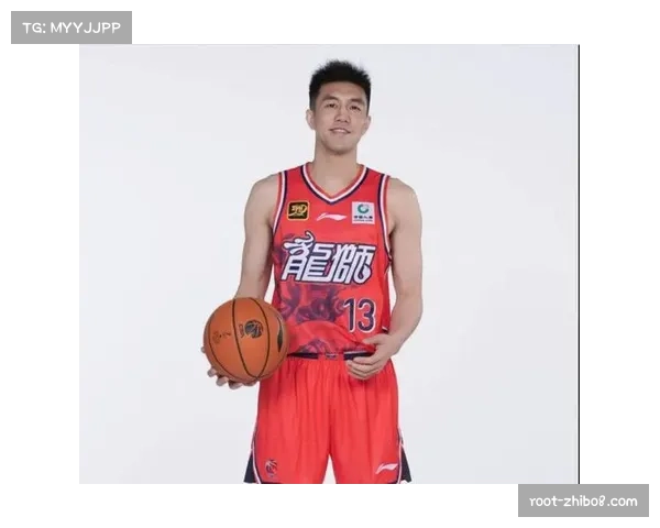 【2026年4月CBA联赛边路渗透与传中效率趋势·赛中·特写特写：郭艾伦利用连续胯下运球创造空间，助攻顺下的韩德君完成暴扣