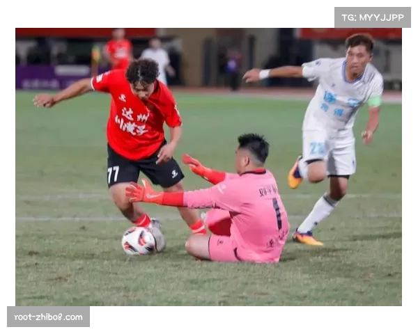 四川省足协公布川超联赛争议判罚处理结果，两裁判被停赛4场